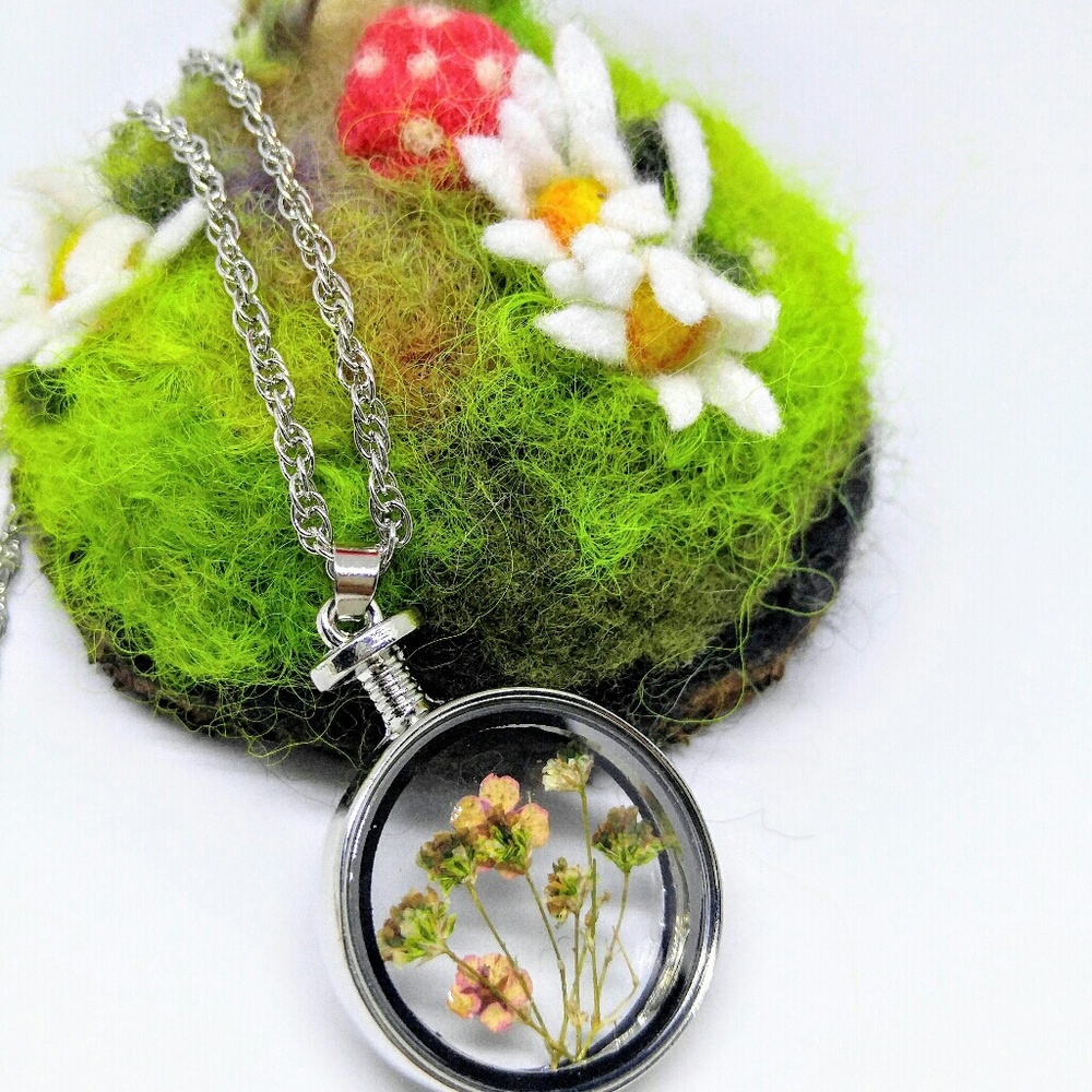 NEW Glass Block Window W/ Dried Flowers Necklace